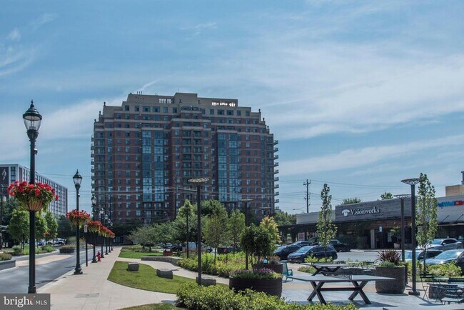 Foto del edificio - 11700 Old Georgetown Rd