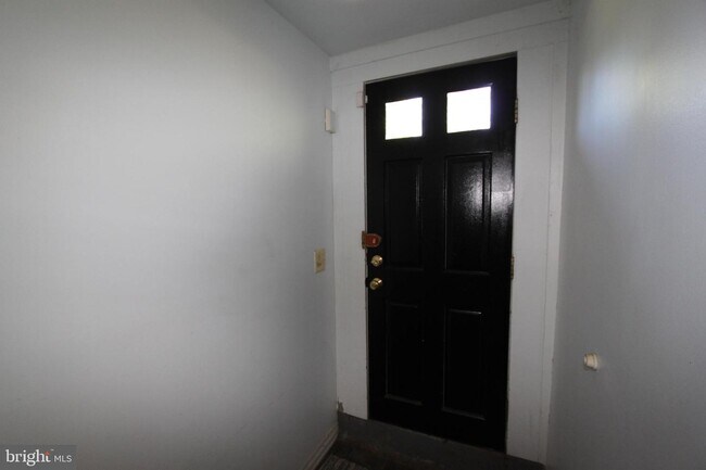 Building Photo - 312 S Samuel St