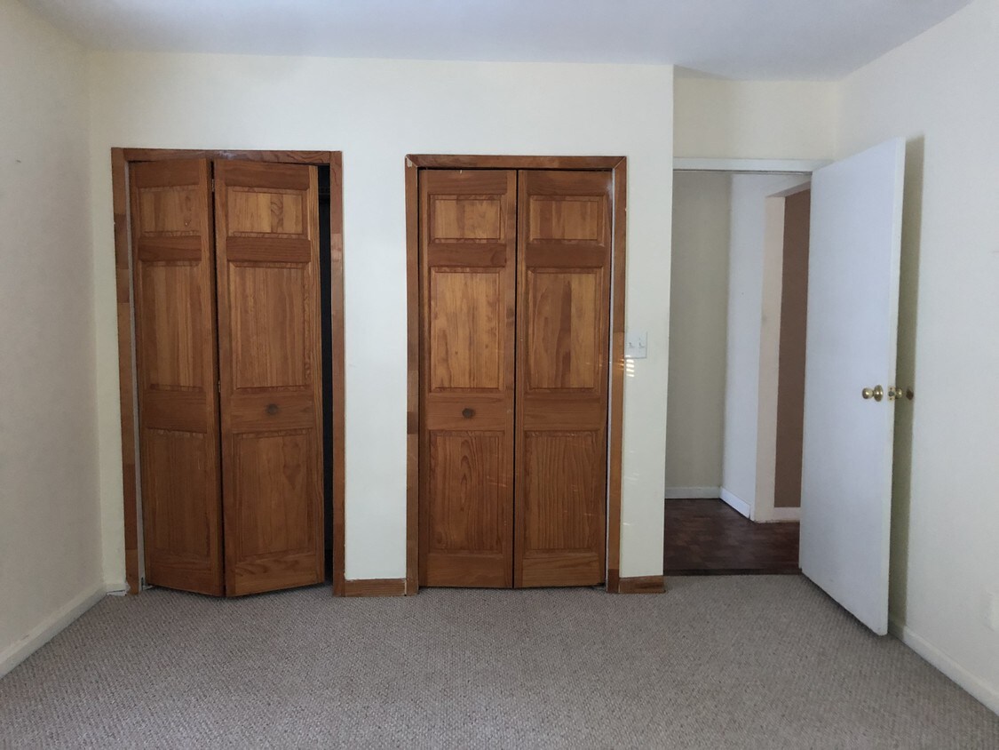 Bedroom (w/2 closets) - 51 Kew Gardens Rd