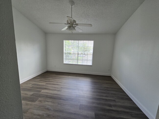 Foto del edificio - 6780 121st Ave