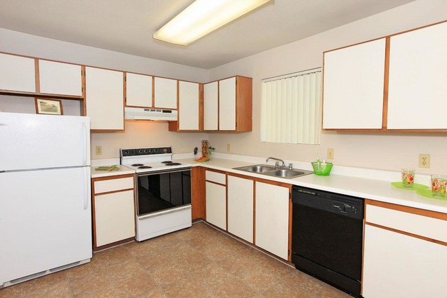 FULLY EQUIPPED KITCHEN - Westcourt Village