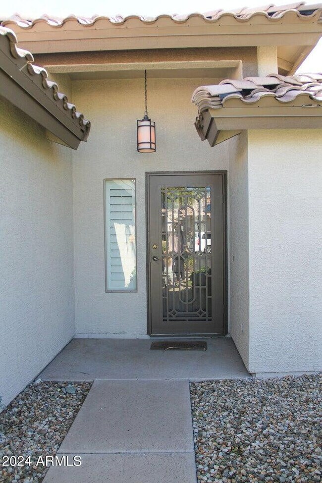 Building Photo - 6103 W Villa Theresa Dr