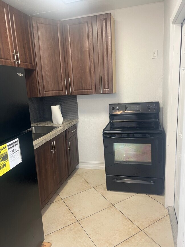Kitchen - 1524 NW 74th St