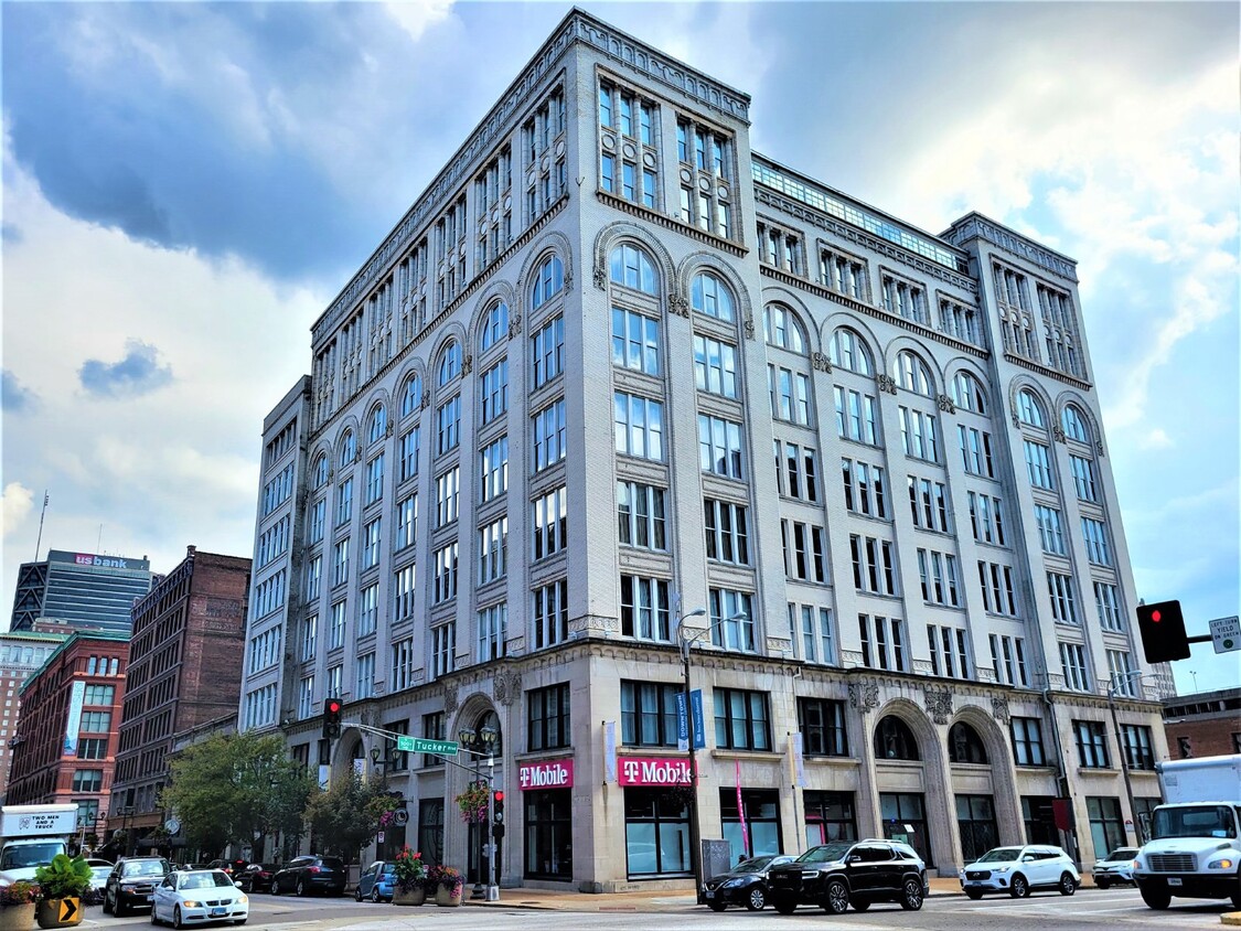 Primary Photo - Luxury Condo for Lease!