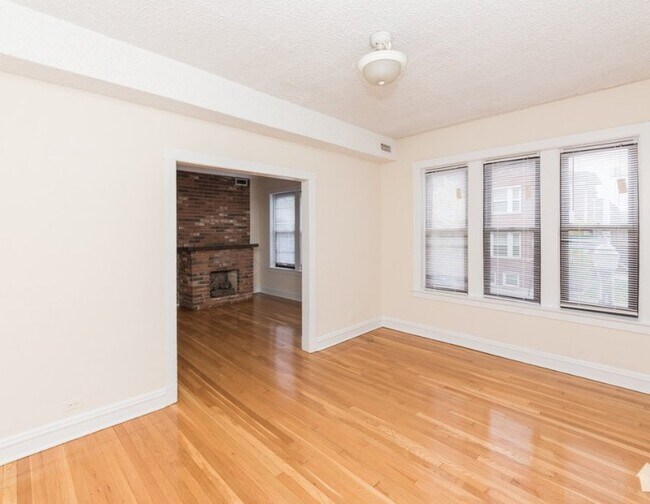 Building Photo - 3517 N Racine Ave