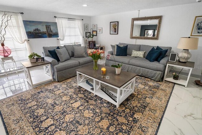 Foto del edificio - 3549 Rockaway Dr