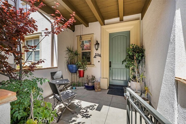 Building Photo - 596 S Casita St