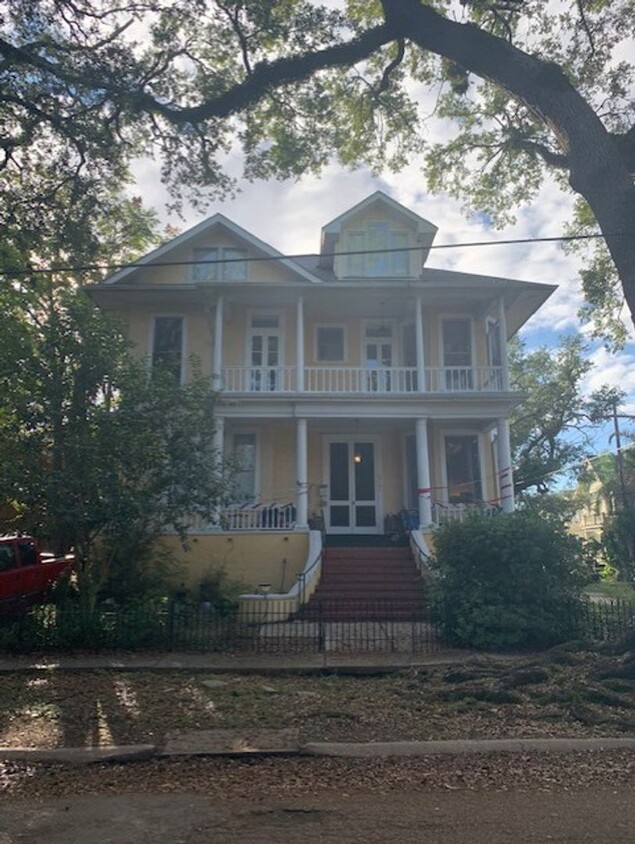 Primary Photo - Cute upper apt. with high ceilings and woo...