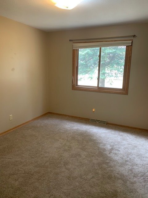 Building Photo - Many upgrades *4Bed*2Bath Rambler with fin...