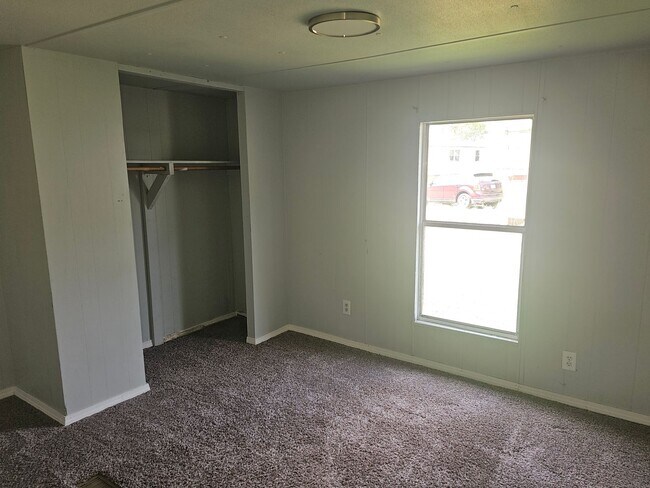 Building Photo - 2 Bed 1 Bath Mobile Home For Rent   50% of...