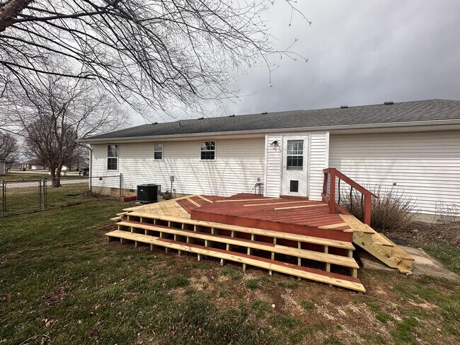Building Photo - 1302 Williamsburg Dr