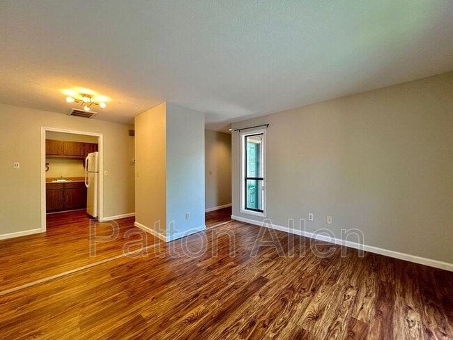 Building Photo - 580 Courtwood Ln