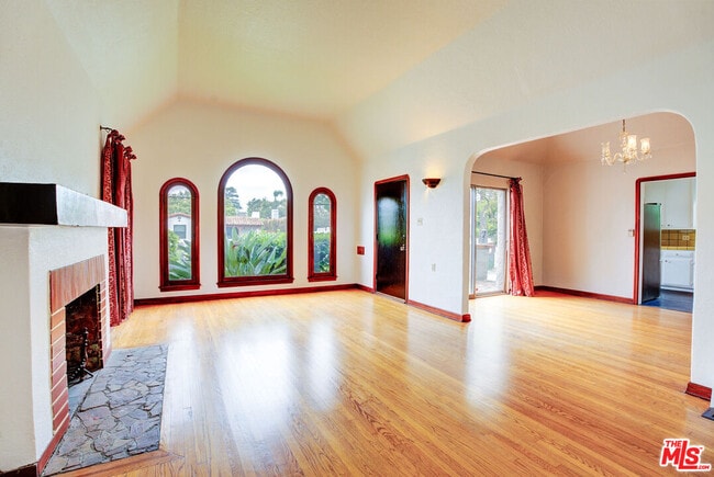 Building Photo - 10372 Tennessee Ave