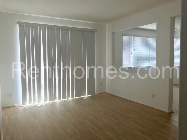 Building Photo - Mira Mesa, 9628 Capricorn Way - Near Movie...