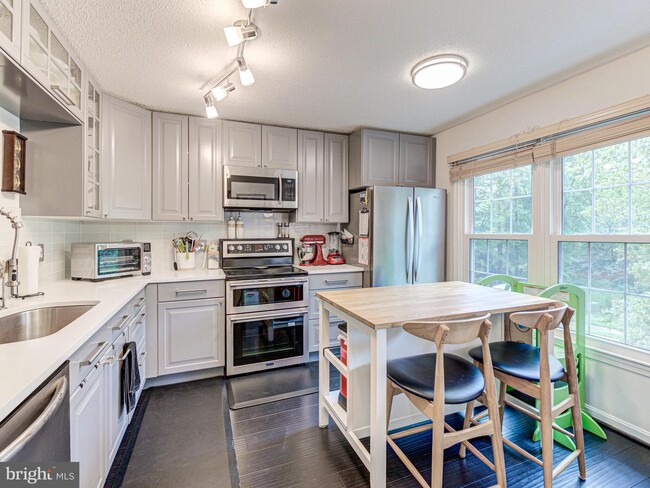 Building Photo - 7211 Squirrel Run Ct