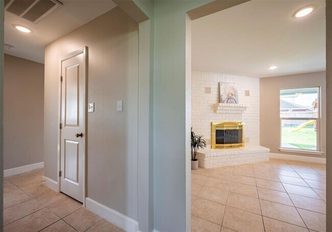 Foto del edificio - 13226 Frank Ln