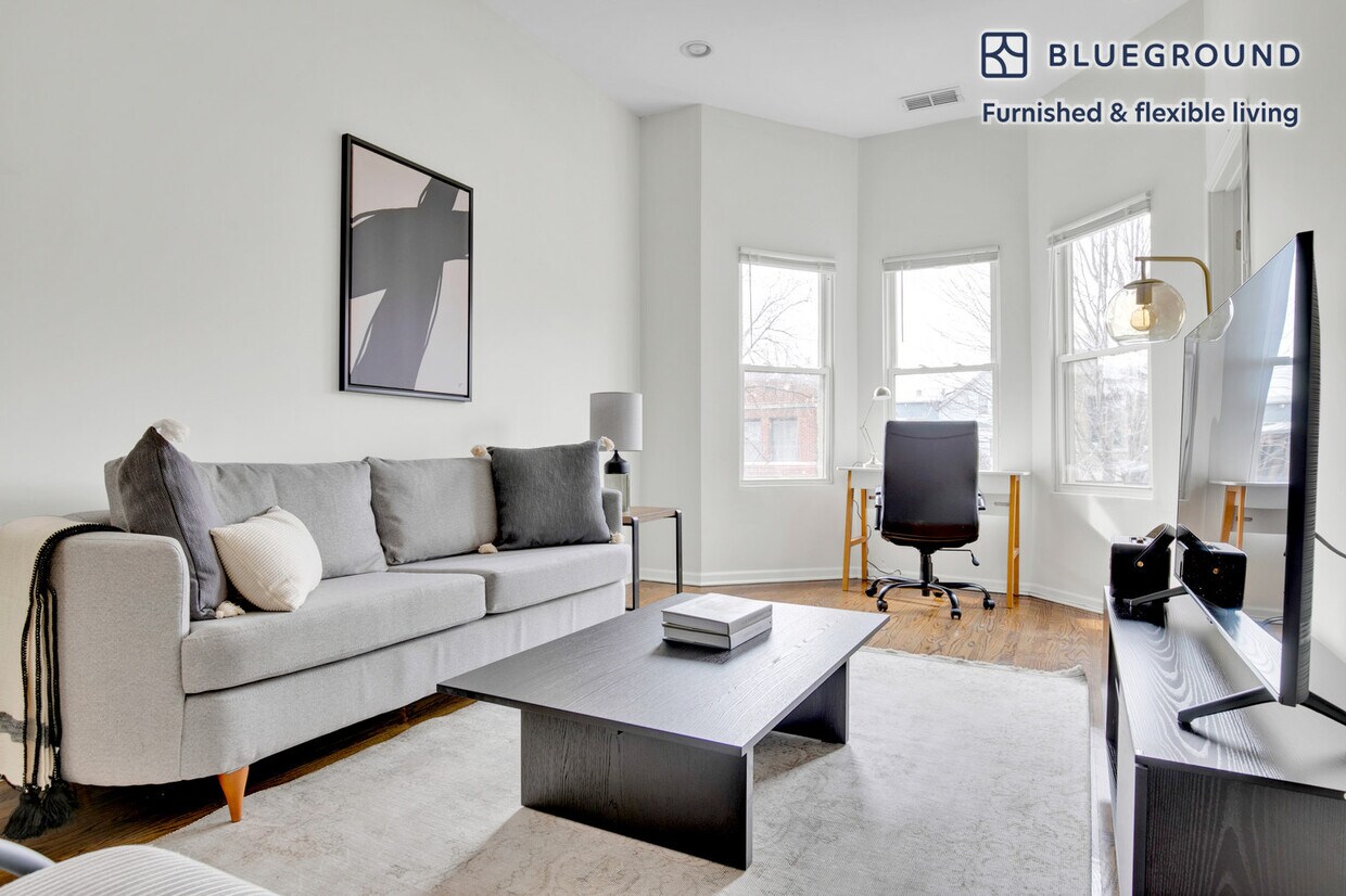 Foto principal - 3241 N Southport Ave