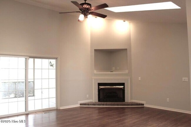 Building Photo - 929 Cardinal Pl