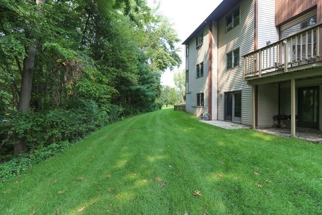 Building Photo - 2 Pine Grove Dr