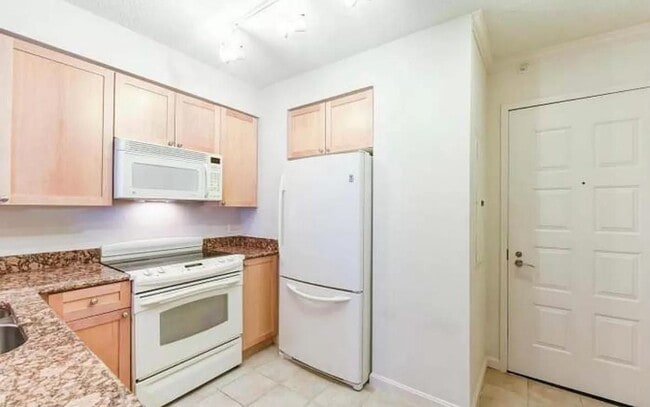 Building Photo - 3101 N Hampton Dr