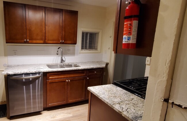 Lavavajillas nuevo - 13 Center St