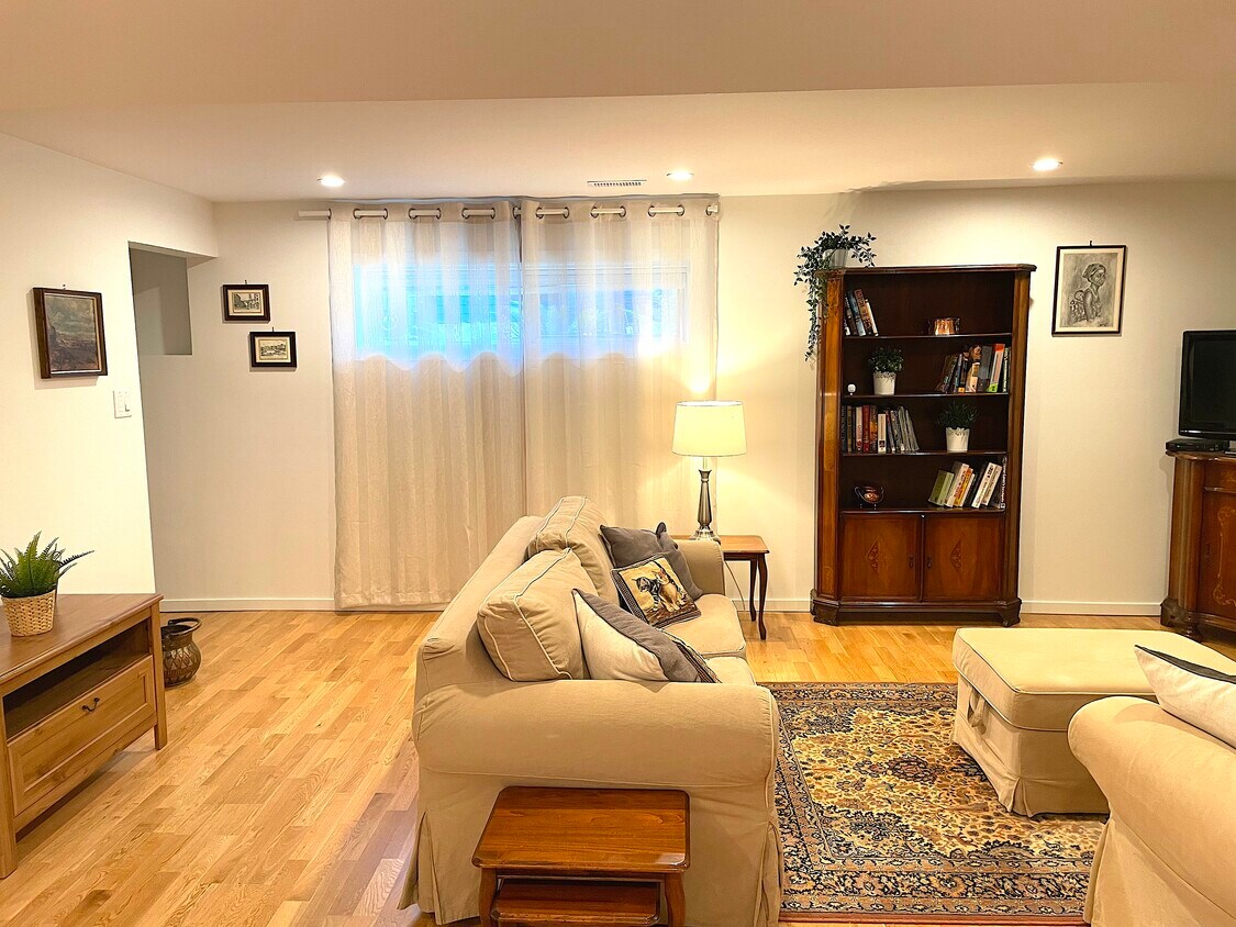 Photo principale - 6422 Douglas St