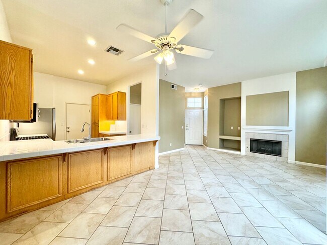 Building Photo - Beautiful 3Bd/2.5Ba available in Mira Mesa...