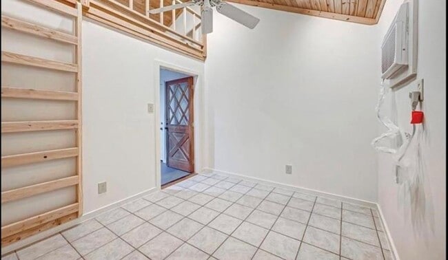 Building Photo - 5105 Ave S