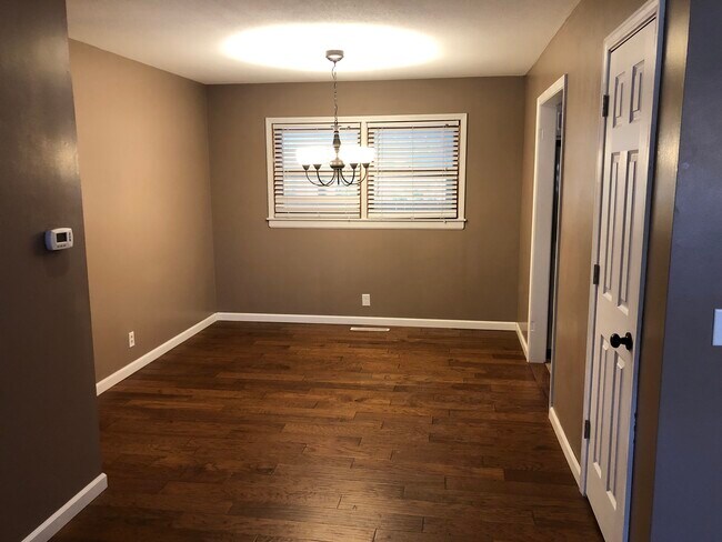 Dining Room - 501 W Summit Ave