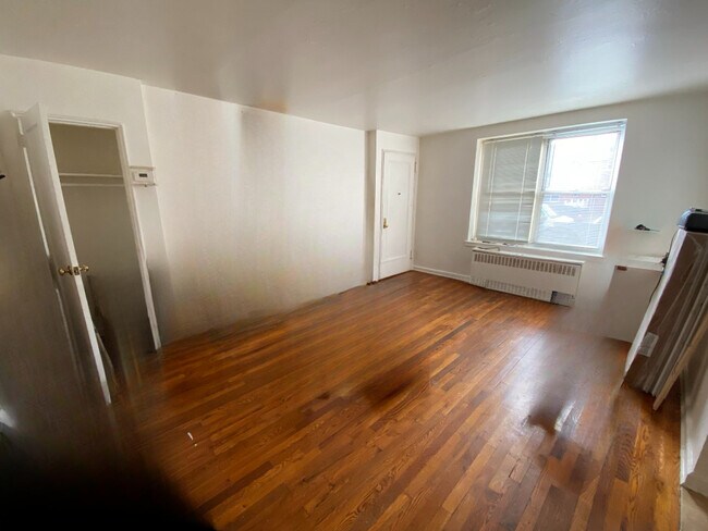 Sala de estar - 4011 191st St