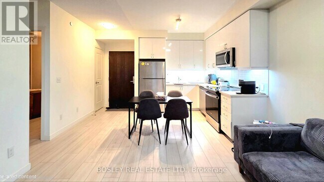 Photo du bâtiment - 4955 Yonge St