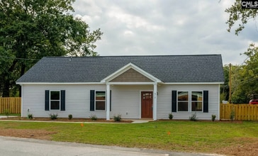 Building Photo - 813 Poplar St