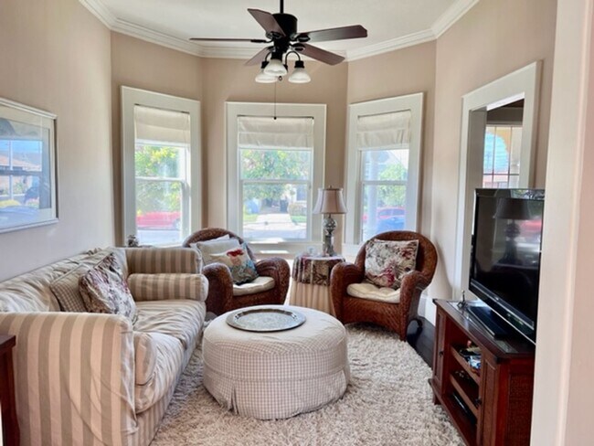 Foto del edificio - Historic Charm, Modern Comfort | 4BR + Den...