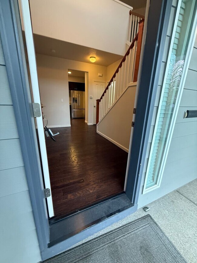 Foto del edificio - Beautiful Contemporary Home in Hillsboro