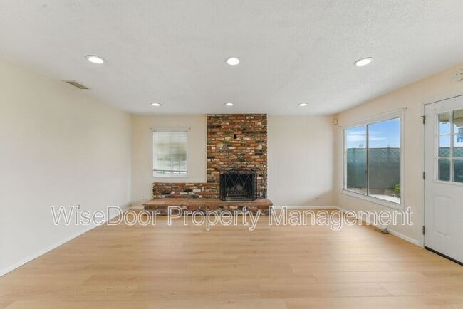 Foto del edificio - 1114 Stovall Ave