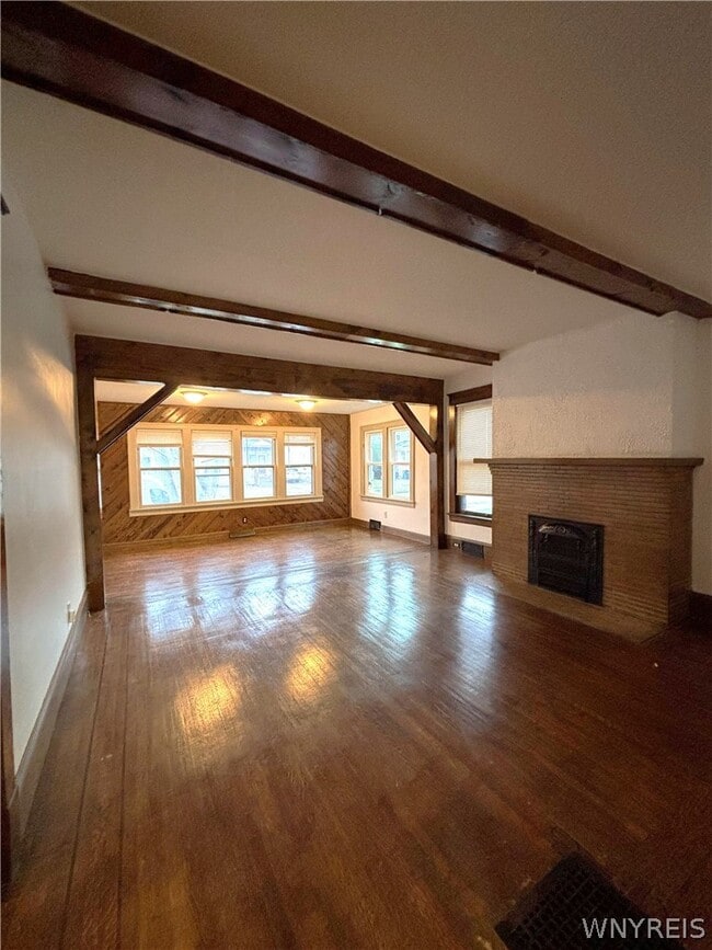 Building Photo - 164 Altruria St