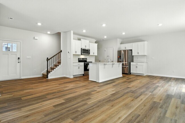 Foto del edificio - Beautiful 4 Bed 2.5 Bath home in The Falls at Hickory
