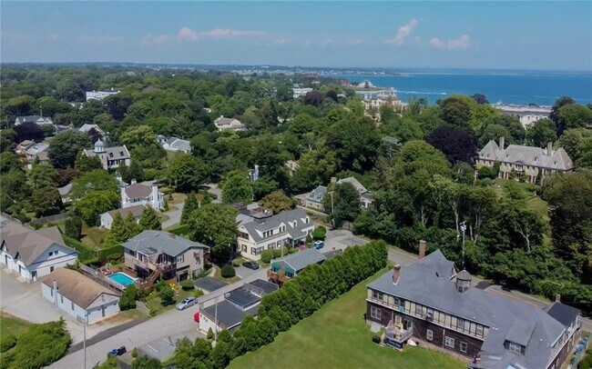 Foto del edificio - 167 Coggeshall Ave