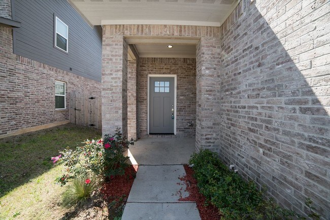 Building Photo - 9910 Ironhorse Dr Dallas TX