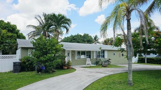 Photo - 911 Burch Dr (West Palm Beach, FL) House