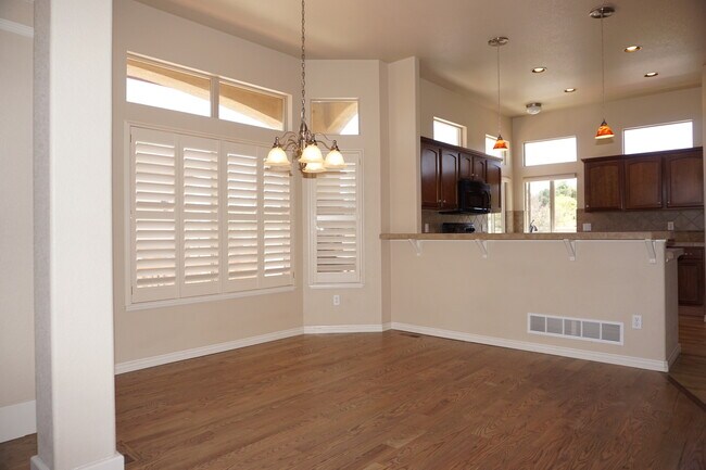 Foto del edificio - LUXURY PATIO HOME IN DISTRICT 20 SHOWING B...