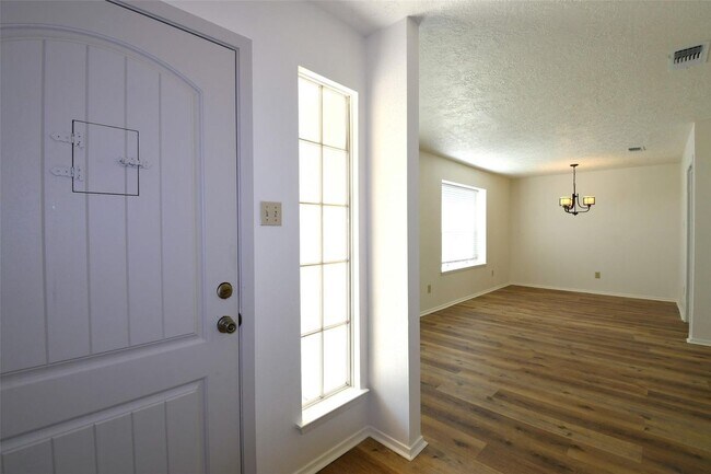 Foto del edificio - 18811 Pine Trace Ct