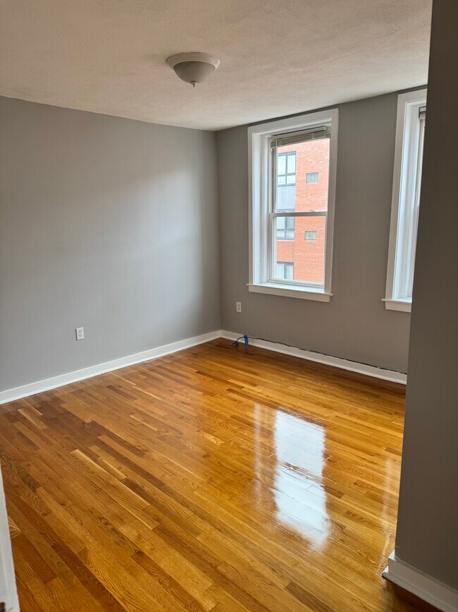 Building Photo - 145 Endicott St