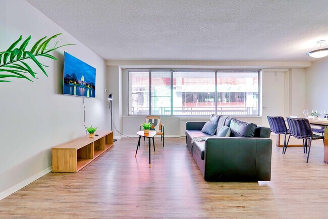 Foto del edificio - 2111 Richmond Hwy