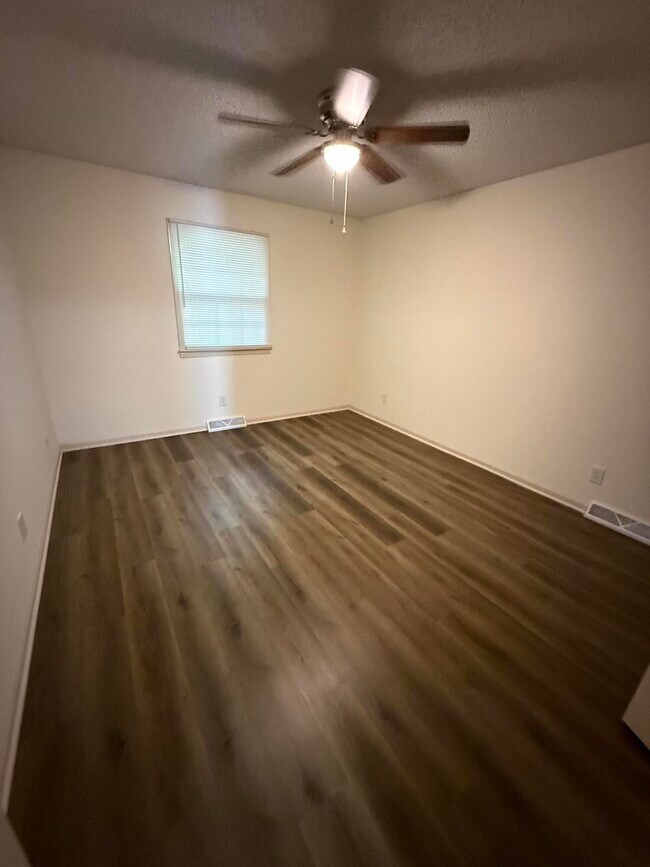 Building Photo - 1309 W Lexington Cir