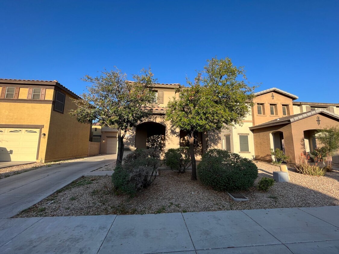 BRAND NEW PAINT Spacious 4 bed 3 bath Home... House Rental in