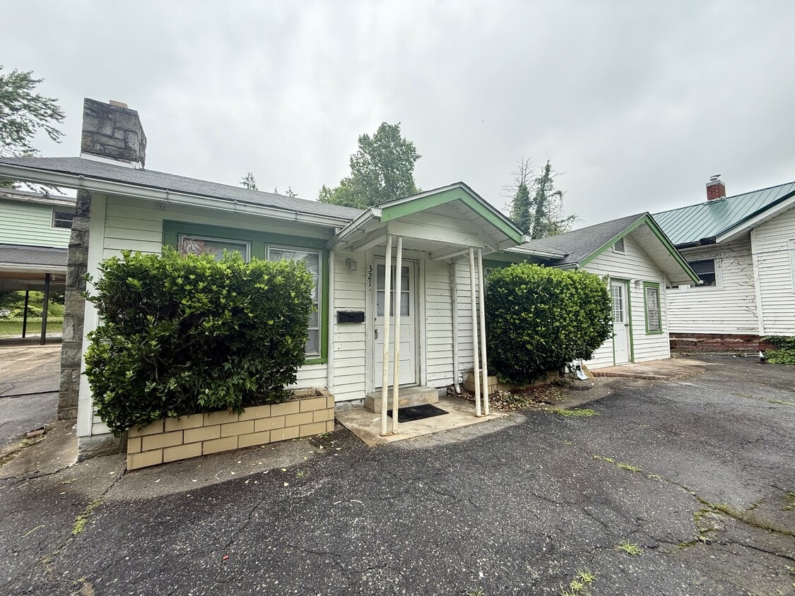 Primary Photo - 321 W Allen St