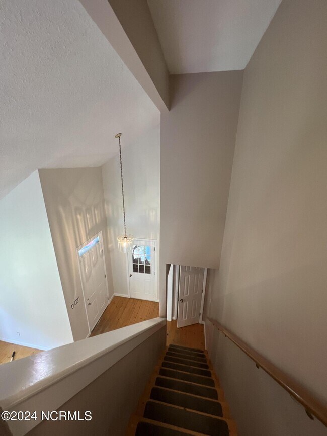 Building Photo - 344 Rock Creek Dr