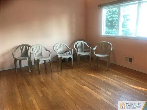 Foto del edificio - 1602 Oak Tree Rd