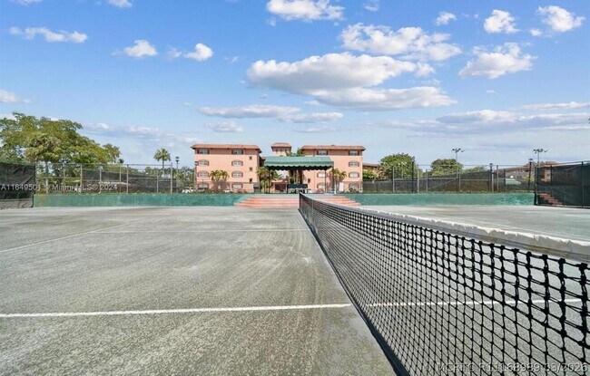 Building Photo - 630 Tennis Club Dr